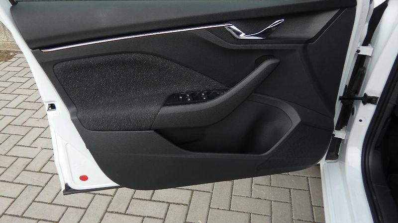 Škoda Kamiq 1.0 TSI Style DSG - fotka 8 z 22