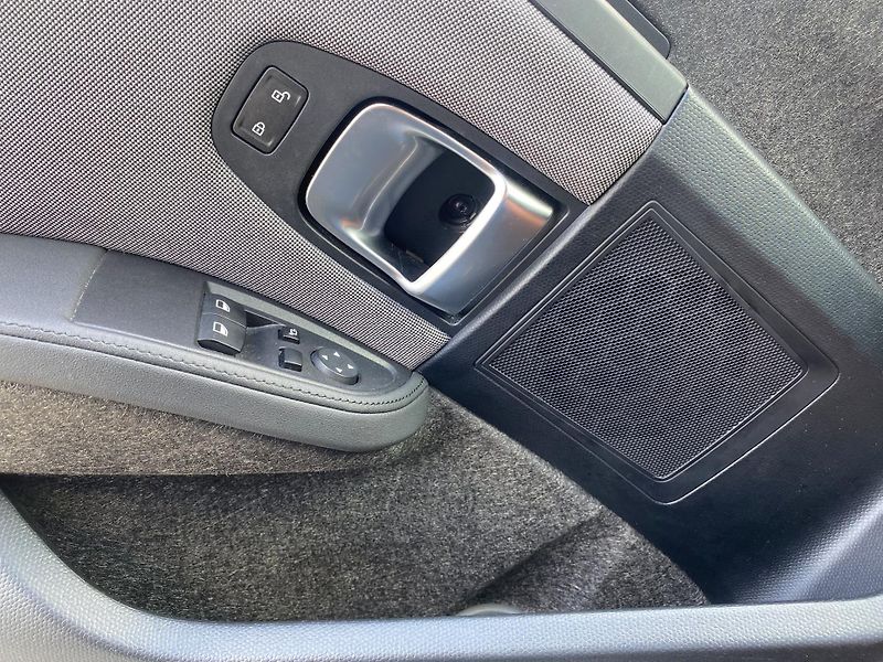 BMW i3 (2021) 120 Ah 2021 - fotka 17 z 19