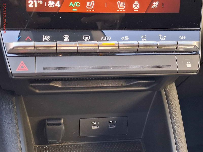 Renault Symbioz (2024) 1.6 E-Tech 145 full hybrid - fotka 15 z 20