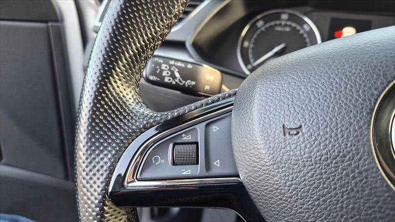Škoda Superb 2,0 TDI 110 KW STYLE DSG ČR - fotka 16 z 26
