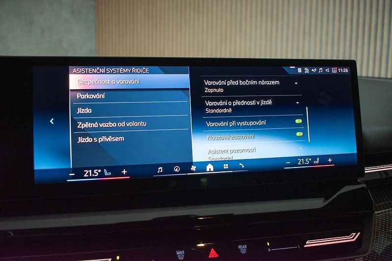 BMW Řada 5 540d xDrive ///M*HK*ČR*ZÁRUKA - fotka 38 z 55