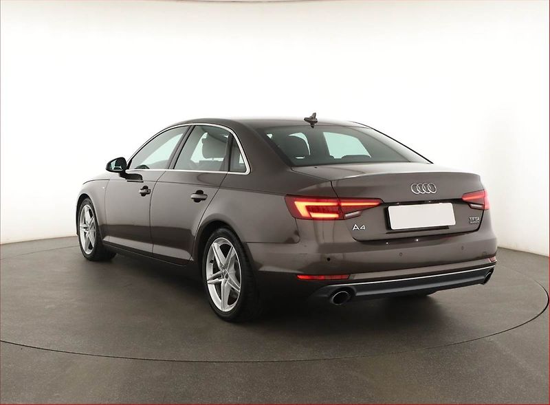 Audi A4 (2018) 40 TFSI, 4X4, Automat, ČR - fotka 4 z 20