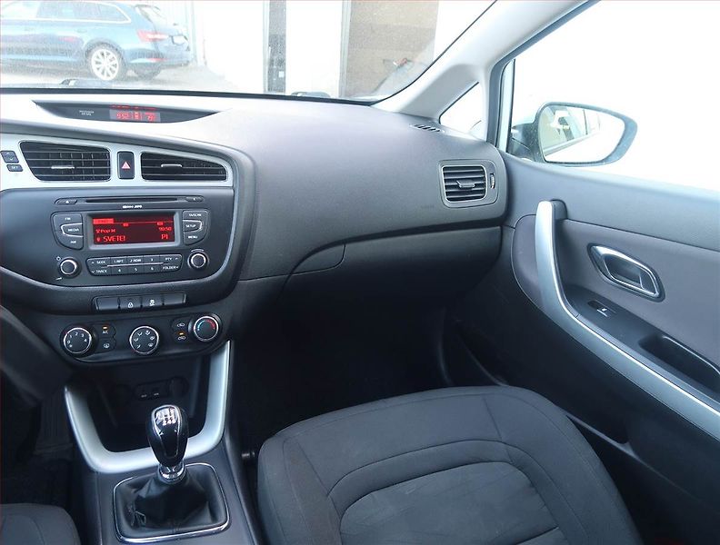 Kia Ceed (2013) 1.6 CRDi, po STK - fotka 8 z 14