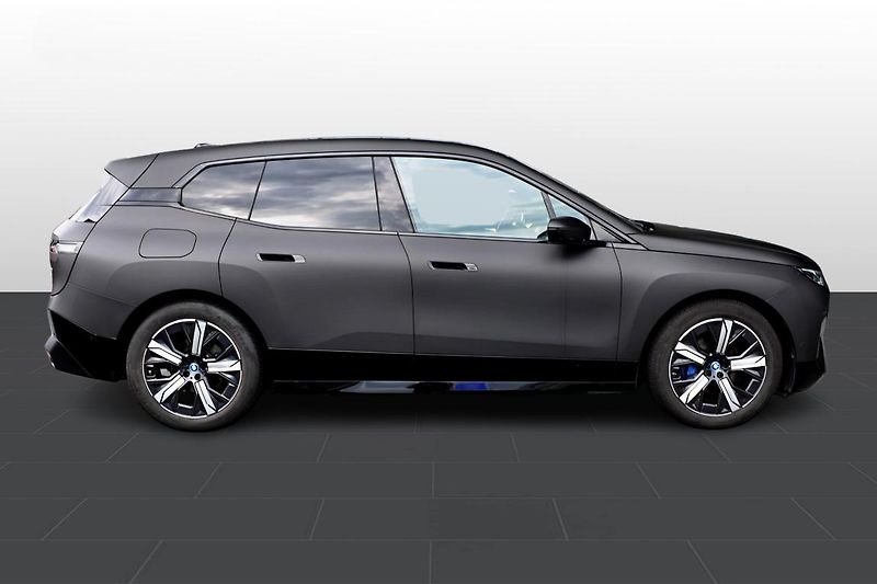 BMW iX xDrive40 - fotka 6 z 17