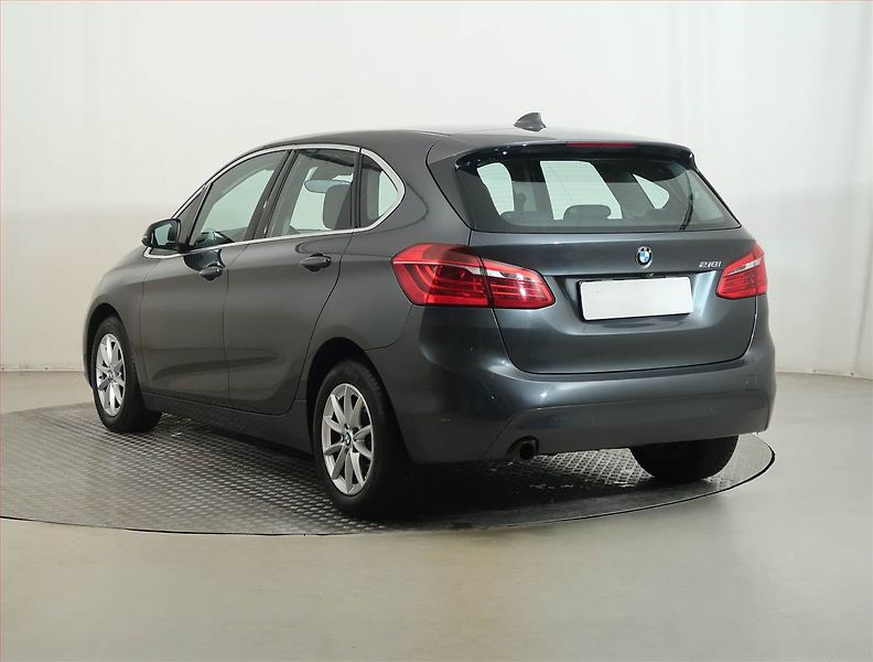BMW Řada 2 (2016) 218i Active Tourer, Automat - fotka 4 z 16