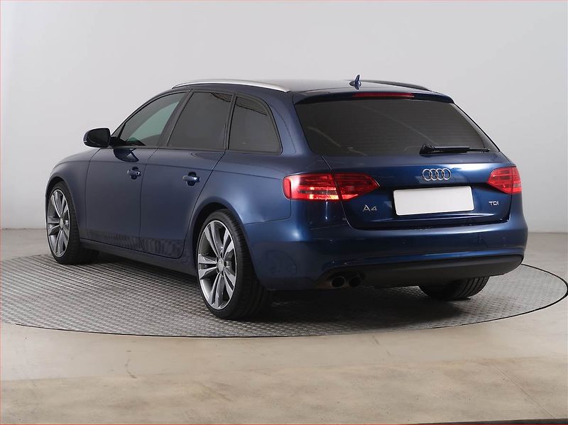 Audi A4 (2012) Ambition 2.0 TDI, Serv.kniha - fotka 4 z 16