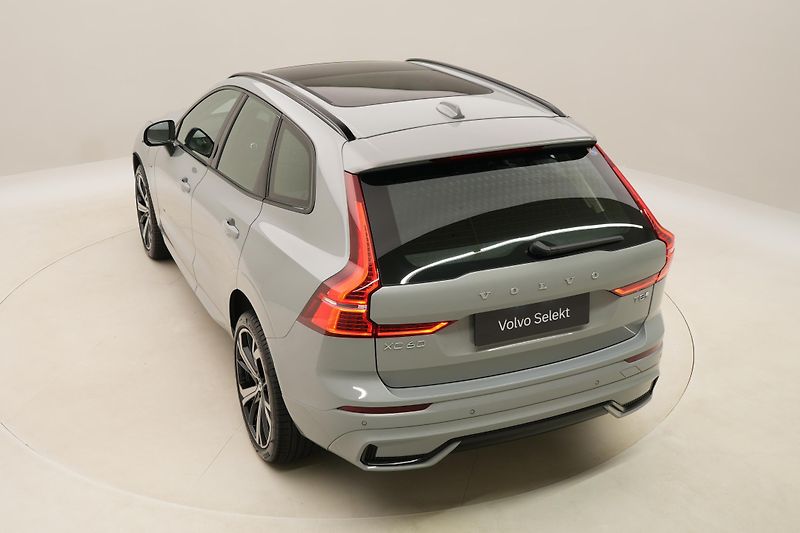 Volvo XC60 T8 AWD RECHARGE DARK ULTRA CZ - fotka 18 z 63