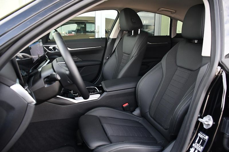 BMW i4 eDrive35 3L-ZÁRUKA  9tis.KM 1M - fotka 16 z 42