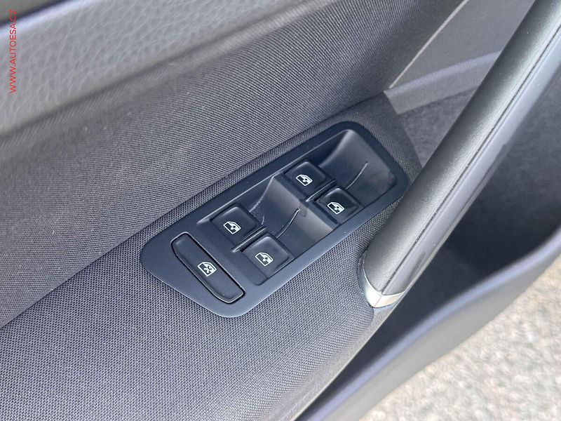 Volkswagen Golf (2020) 2.0 TDi, Comfort, TZ, DSG, - fotka 15 z 16