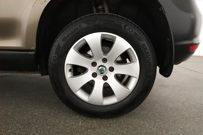 Škoda Yeti (2009) 2.0 TDI, 4X4, Serv.kniha - fotka 12 z 12