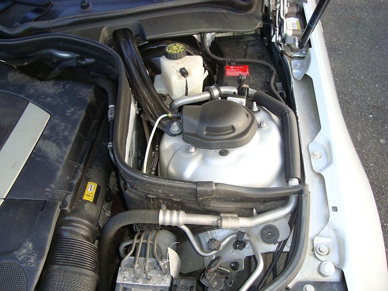 Mercedes-Benz Třídy E (2008) E 500,1.Maj. v ČR,Servisní k. - fotka 20 z 74