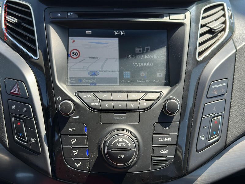 Hyundai i40 (2015) 1.7 CRDi, ČR, AC, park.asist - fotka 14 z 20
