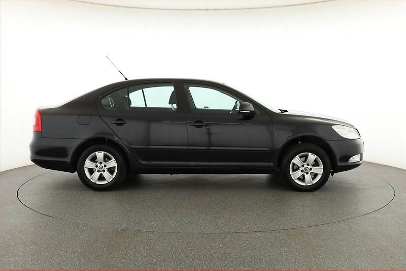 Škoda Octavia (2009) 1.6, Tempomat - fotka 6 z 12