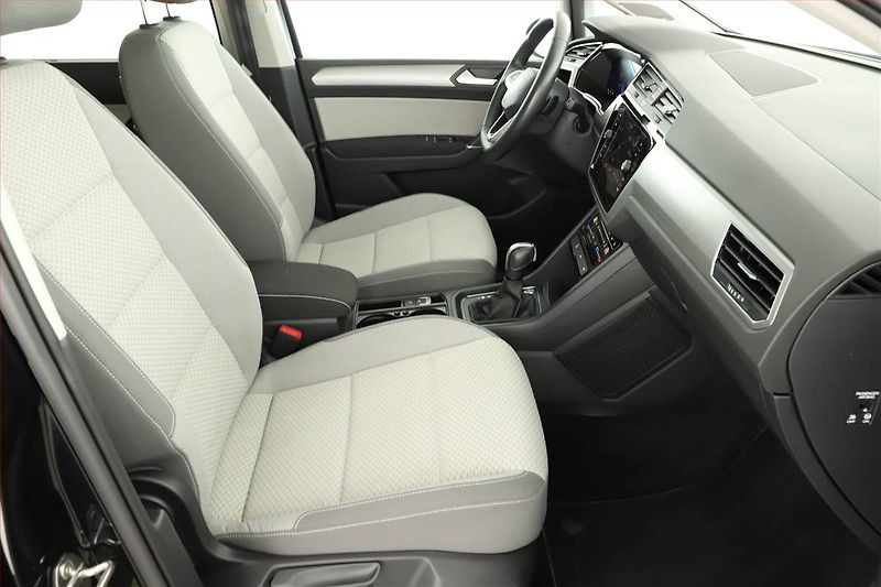 Volkswagen Touran (2023) Comfortline 1.5 TSI - fotka 7 z 17