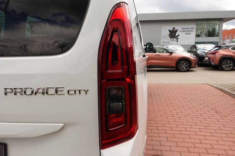Toyota ProAce City Verso 1.5 D4-D 130 6 MT Long 5D Fami - fotka 30 z 31