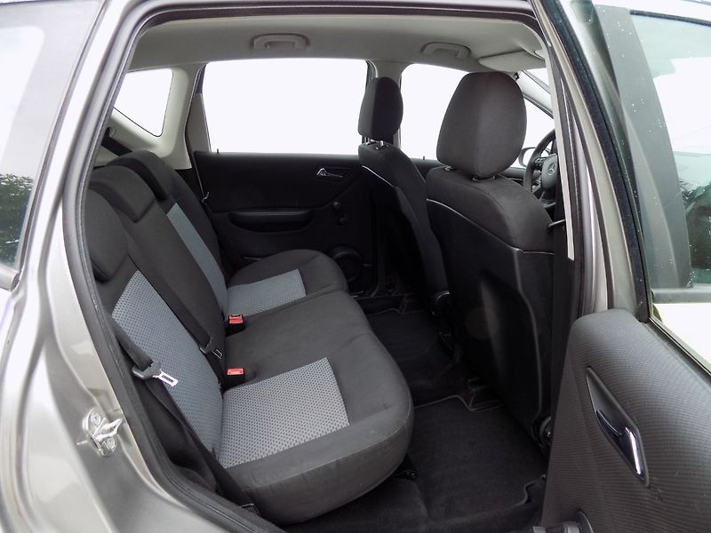 Mercedes-Benz Třídy A (2006) 160CDI/ČR/Klima/Rataj-edice/ - fotka 17 z 29