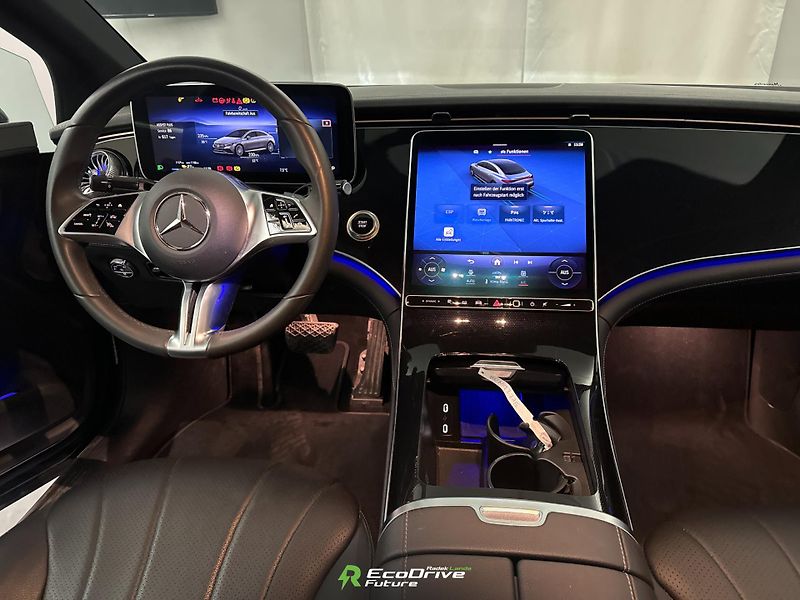 Mercedes-Benz EQE (2023) Electric Art, Panorama - fotka 8 z 13