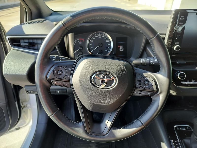 Toyota Corolla Touring 1.8 Hybrid Business - fotka 13 z 26