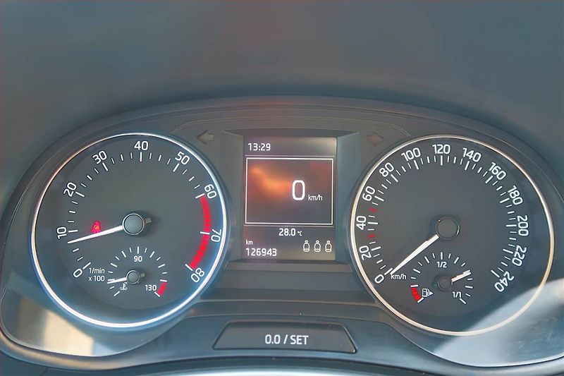 Škoda Fabia (2015) 1.2 TSI, Serv.kniha, Tempomat - fotka 11 z 14