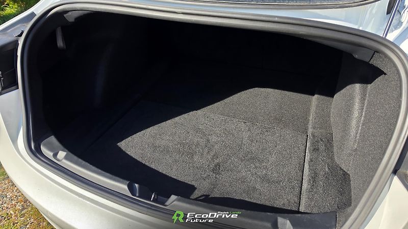 Tesla Model 3 (2021) Long Range AWD, Dual Motor - fotka 12 z 12