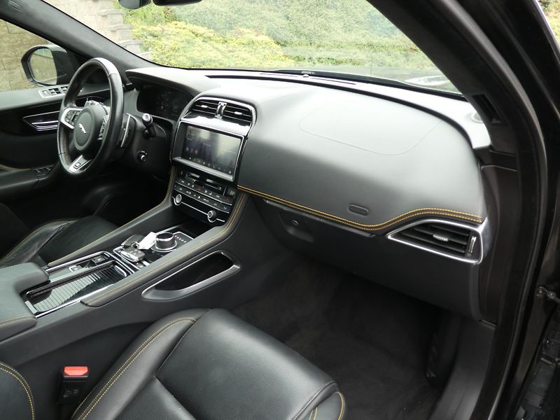 Jaguar F-Pace 300 SPORT 221kW 4x4  - fotka 11 z 15