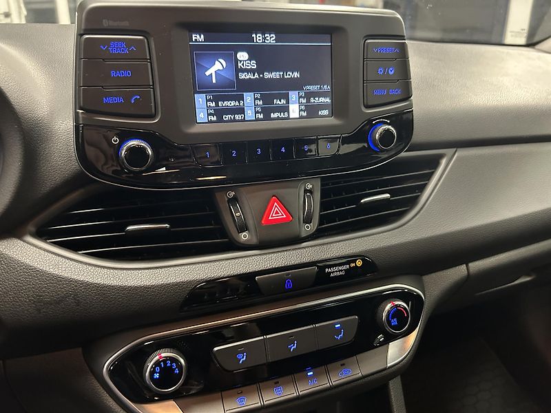 Hyundai i30 (2018) 1.0T-GDi Fastback 88kW Alu - fotka 15 z 22