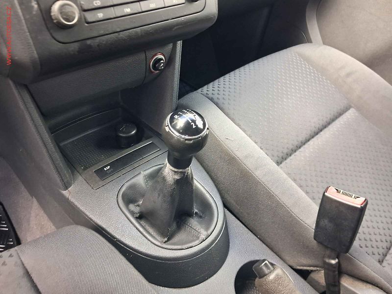 Volkswagen Touran (2005) 1.9 TDi, 2.maj,ČR, Klima - fotka 14 z 14