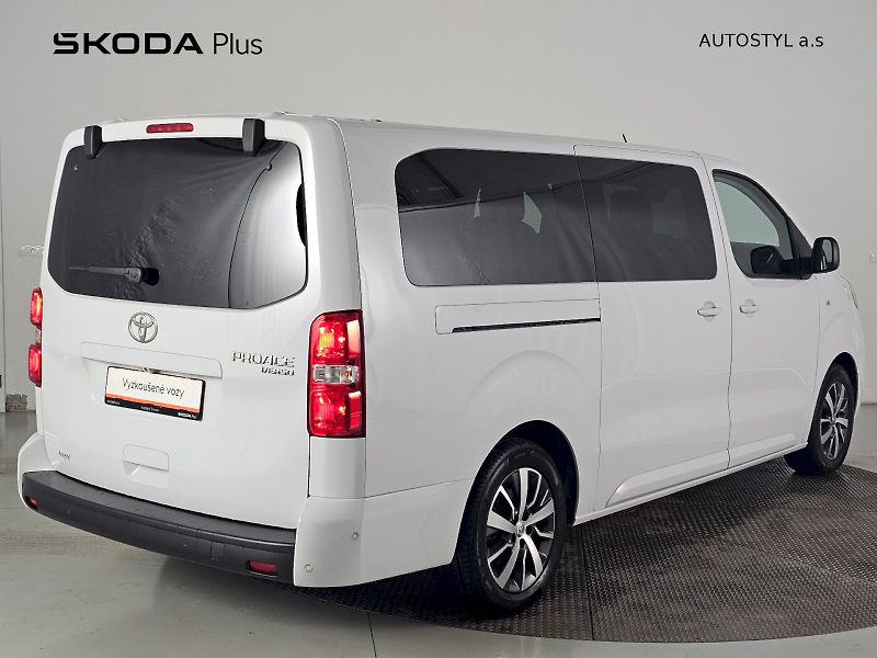 Toyota ProAce Verso (2025) L2 2.0D 106kW FAMILY WEBASTO 8 - fotka 2 z 31