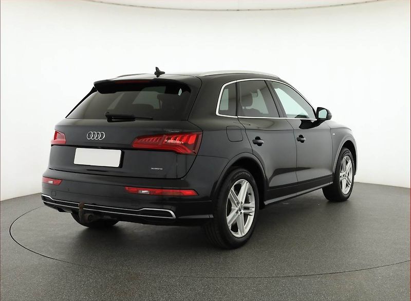 Audi Q5 (2018) S line 2.0 TDI, 4X4, Automat - fotka 5 z 18