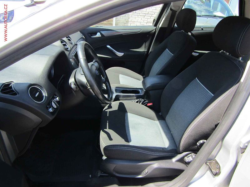 Ford Mondeo (2012) 2.0TDCi, AC, TZ, park.asist - fotka 9 z 21