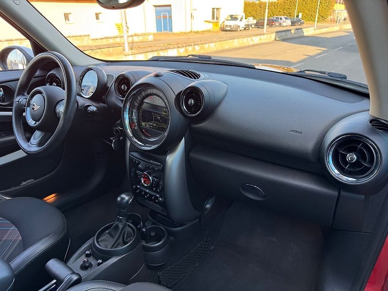 Mini Paceman (2015) 2.0 D Cooper Works - fotka 26 z 50