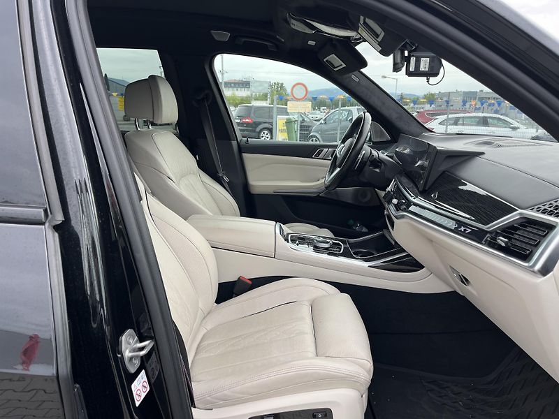 BMW X7 (2022) XDRIVE 4.0d - fotka 11 z 19