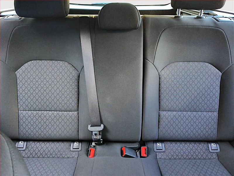 Kia Ceed (2022) 1.5 T-GDI, ČR,1.maj - fotka 10 z 17