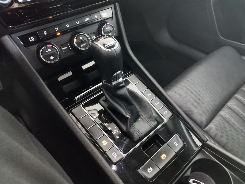 Škoda Superb (2017) TDI,110KW,L&K,DSG,NAVI,LED - fotka 26 z 33