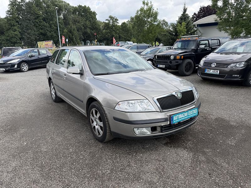 Škoda Octavia 1.6i - fotka 4 z 20