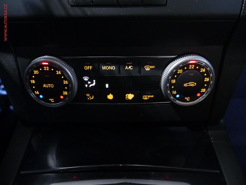 Mercedes-Benz GLK (2009) 3.0 CDi 4Matic, AT, xenon - fotka 16 z 19