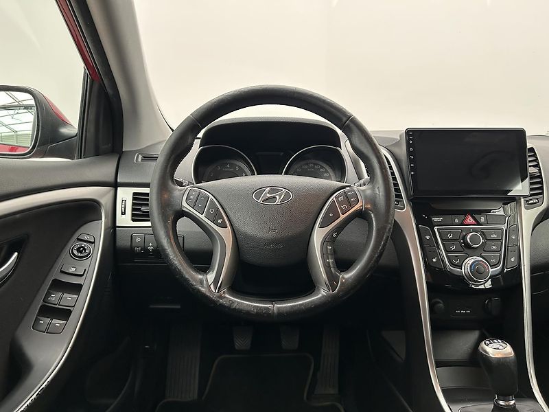 Hyundai i30 1.6  Trikolor - fotka 5 z 23