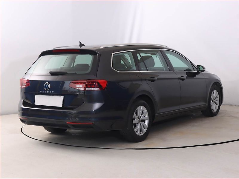 Volkswagen Passat (2020) Business 2.0 TDI, Automat - fotka 5 z 21