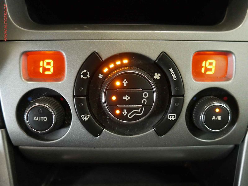 Peugeot 308 (2007) 1.6i, AC - fotka 14 z 15