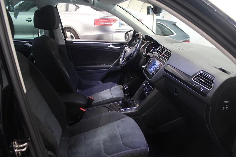 Volkswagen Tiguan (2017) 2.0TDI 110kW R-Line FULL LED - fotka 24 z 39