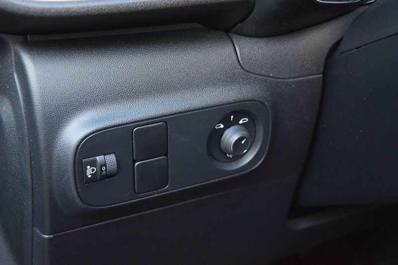 Citroën C3 (2023) 1.2 PureTech 81kWS&S Shine - fotka 16 z 26