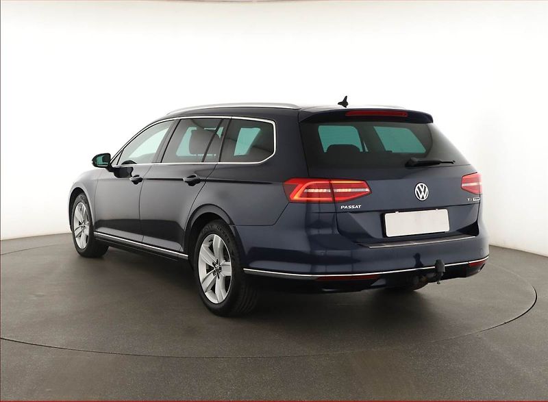 Volkswagen Passat (2016) 1.6 TDI, Kůže, Navi, Tempomat - fotka 4 z 16
