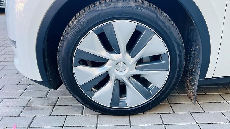 Tesla Model Y (2022) LR AWD Berlin Záruka SoH 93,4% - fotka 56 z 57