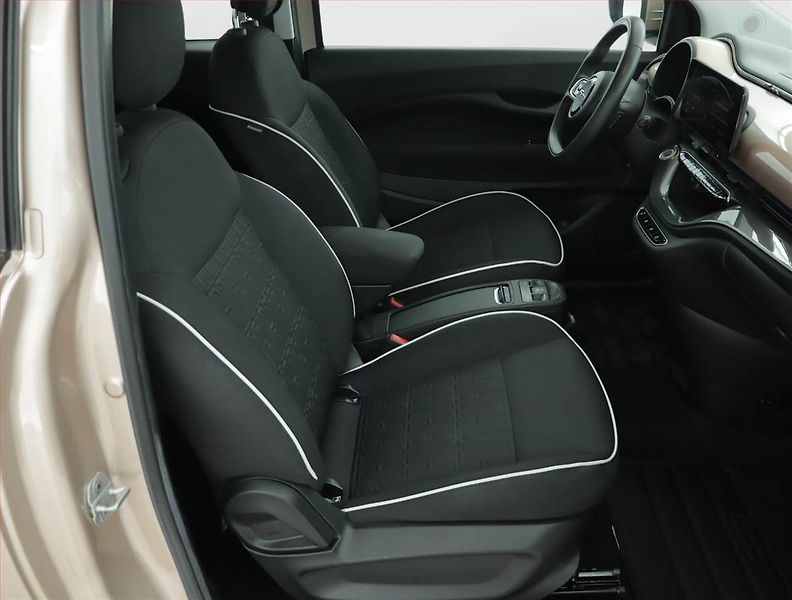 Fiat 500e (2023) 42 kWh, SoH 96% - fotka 9 z 20