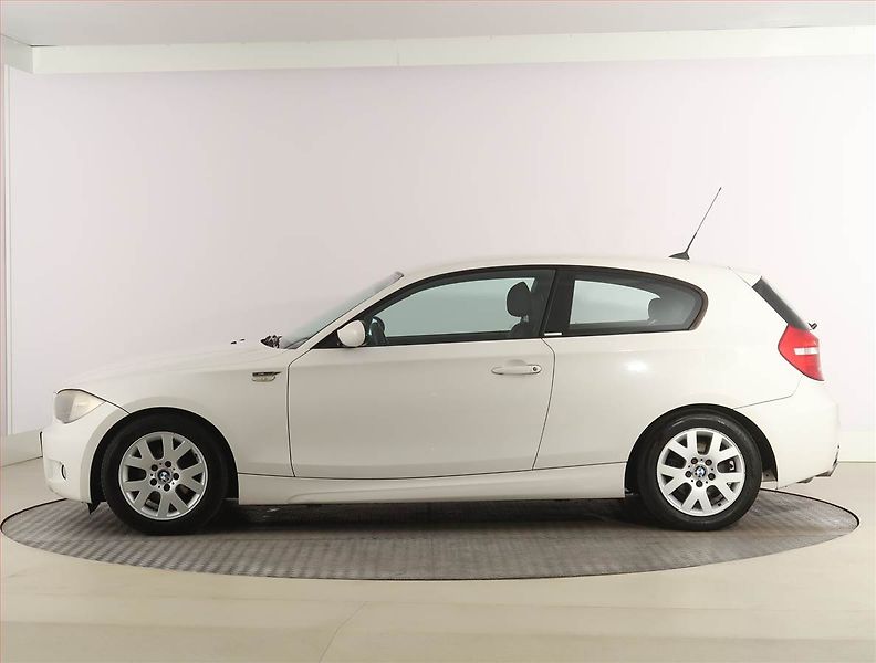 BMW Řada 1 (2008) 116i - fotka 3 z 15