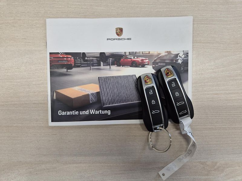 Porsche Taycan Cross Turisno 4S 93kWH  92,6% - fotka 17 z 46