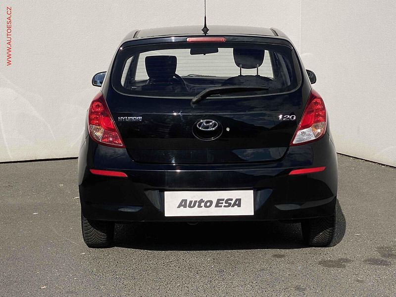 Hyundai i20 (2013) 1.2i, AC, +pneu - fotka 5 z 16
