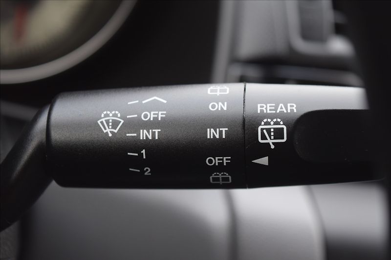 Mazda 3 1,4 i 62KW NOVÁ STK PO SERVISE - fotka 27 z 40