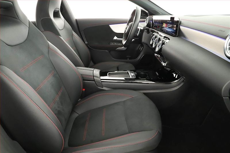 Mercedes-Benz CLA (2024) 200 - fotka 7 z 20