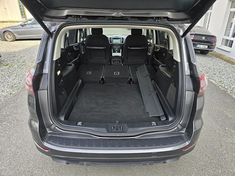 Ford S-MAX TITANIUM 2.0 132kW LED + NAVI - fotka 41 z 42